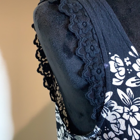 LC Lauren Conrad high low hem floral top - Picture 3 of 10